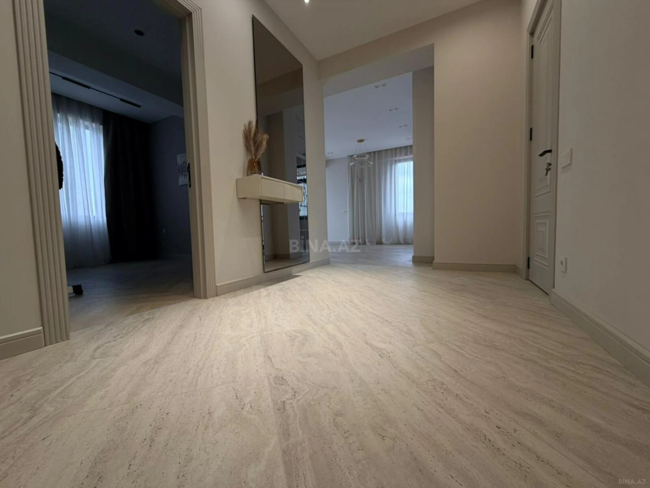 Satılır 2 otaqlı mənzil 76 m²