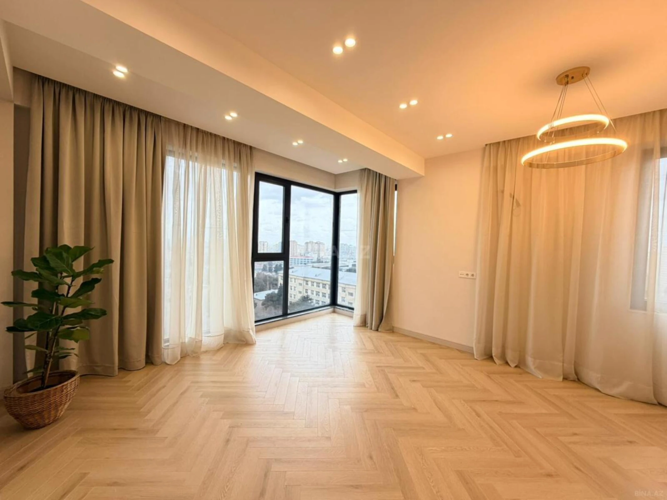 Satılır 2 otaqlı mənzil 76 m²