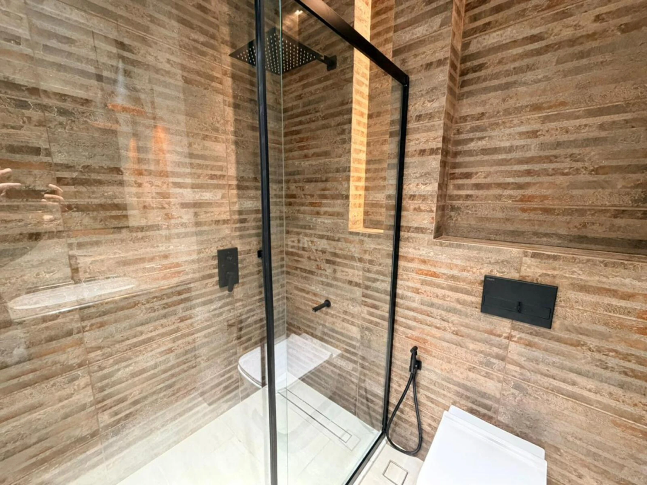 Satılır 2 otaqlı mənzil 76 m²