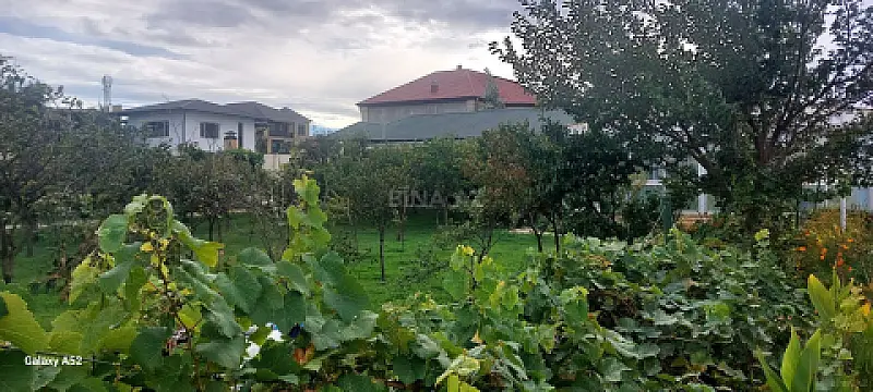 Satılır 12 otaqlı həyət evi 400 m²