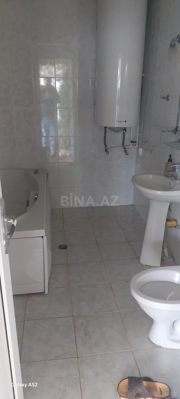 Satılır 12 otaqlı həyət evi 400 m²