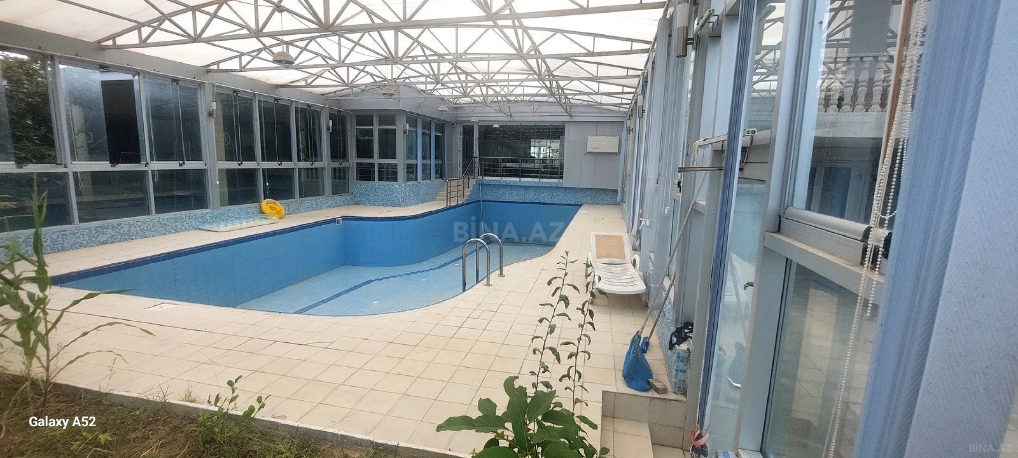 Satılır 12 otaqlı həyət evi 400 m²