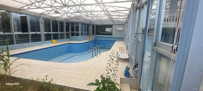 Satılır 12 otaqlı həyət evi 400 m²