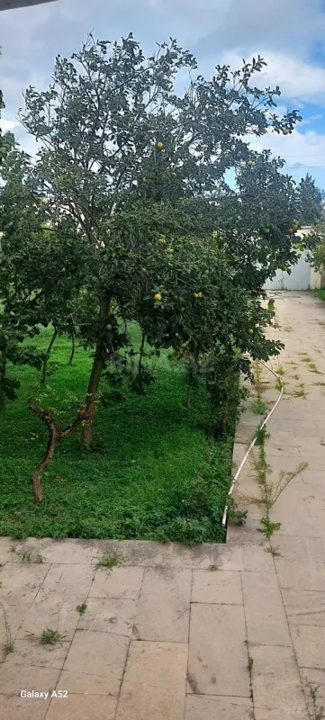 Satılır 12 otaqlı həyət evi 400 m²