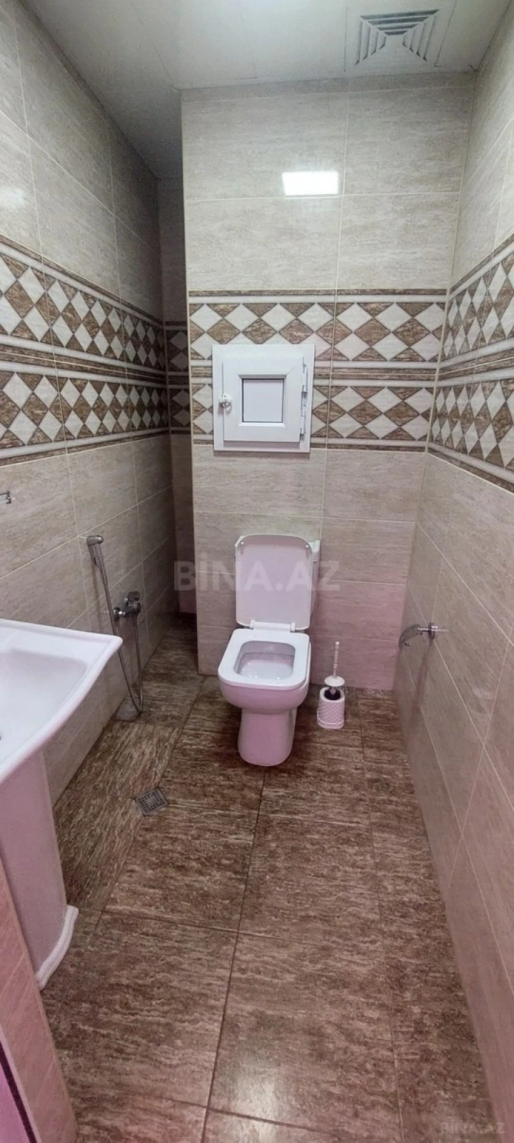 Satılır 12 otaqlı həyət evi 400 m²