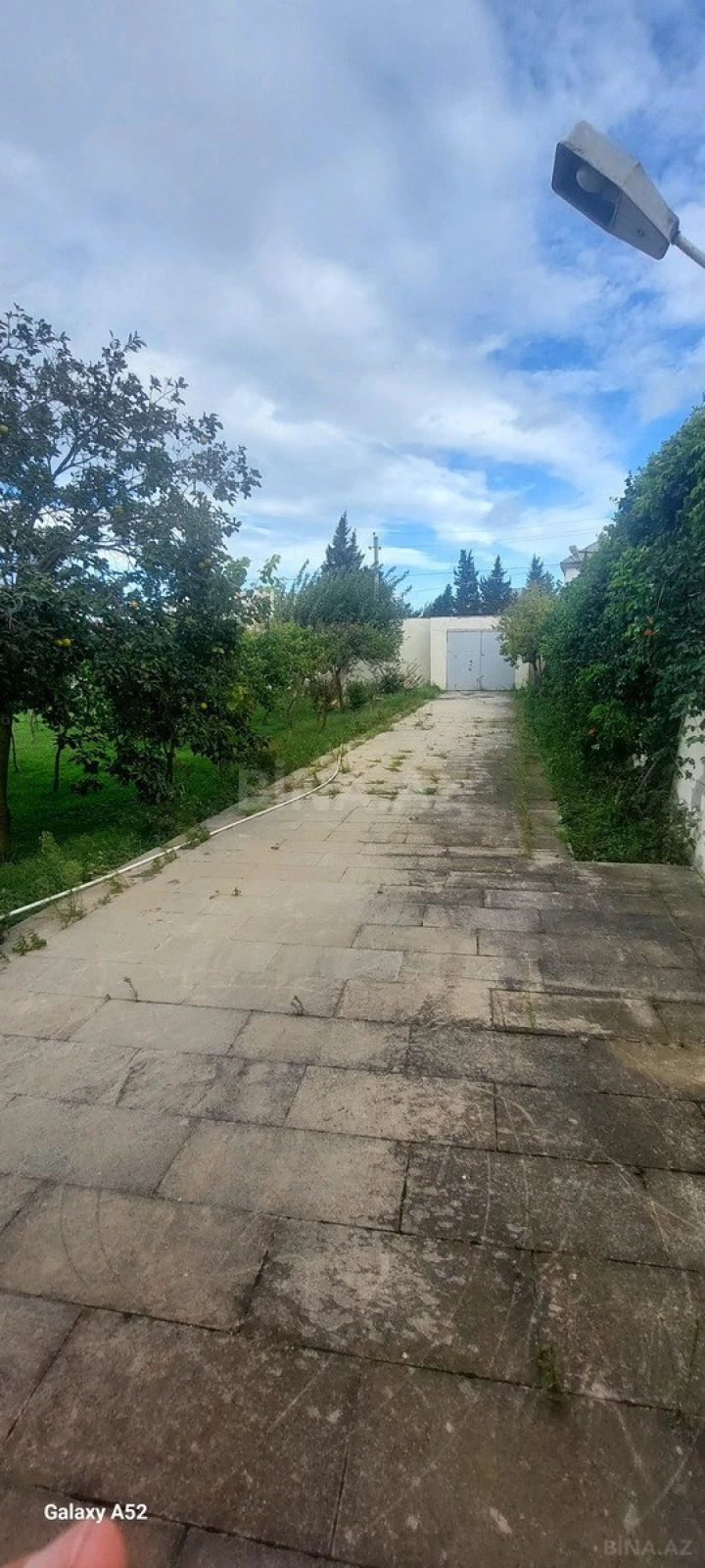 Satılır 12 otaqlı həyət evi 400 m²