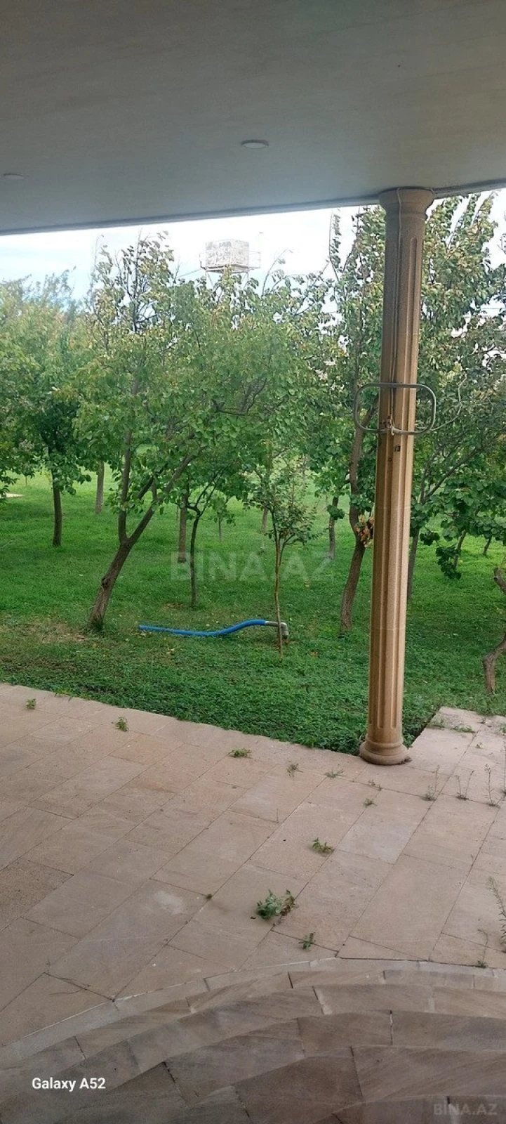 Satılır 12 otaqlı həyət evi 400 m²