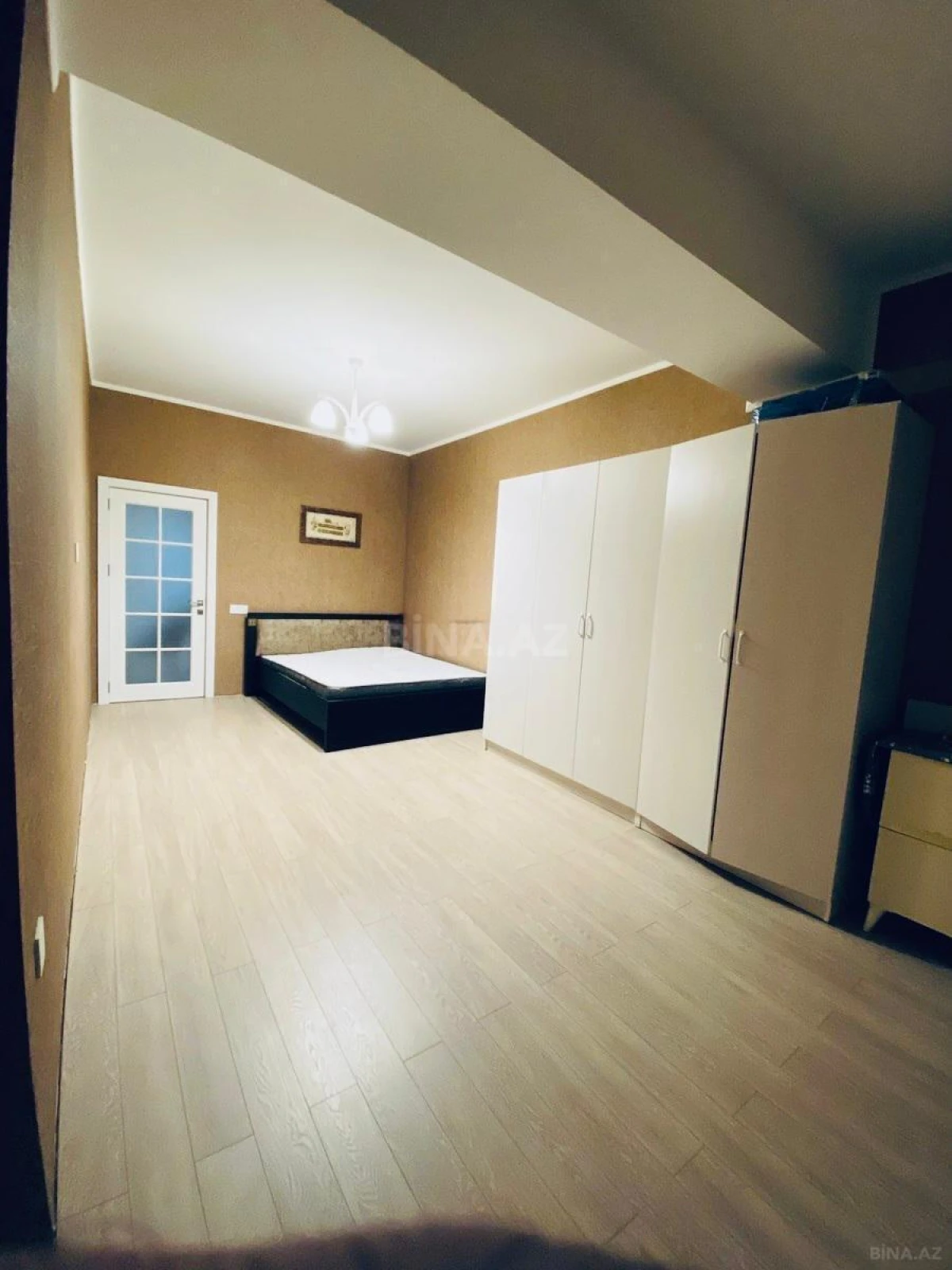 Satılır 3 otaqlı mənzil 115 m²