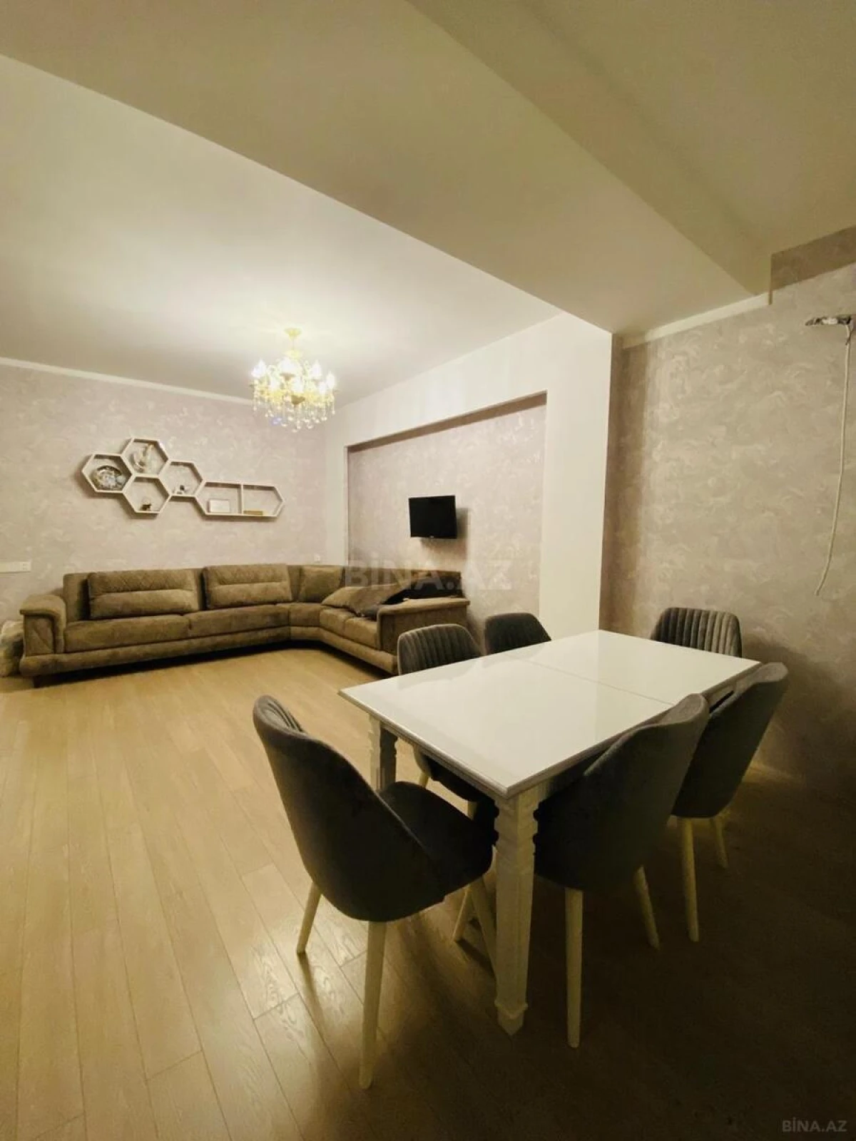 Satılır 3 otaqlı mənzil 115 m²