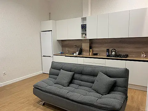Kirayə verilir 2 otaqlı mənzil 50 m²