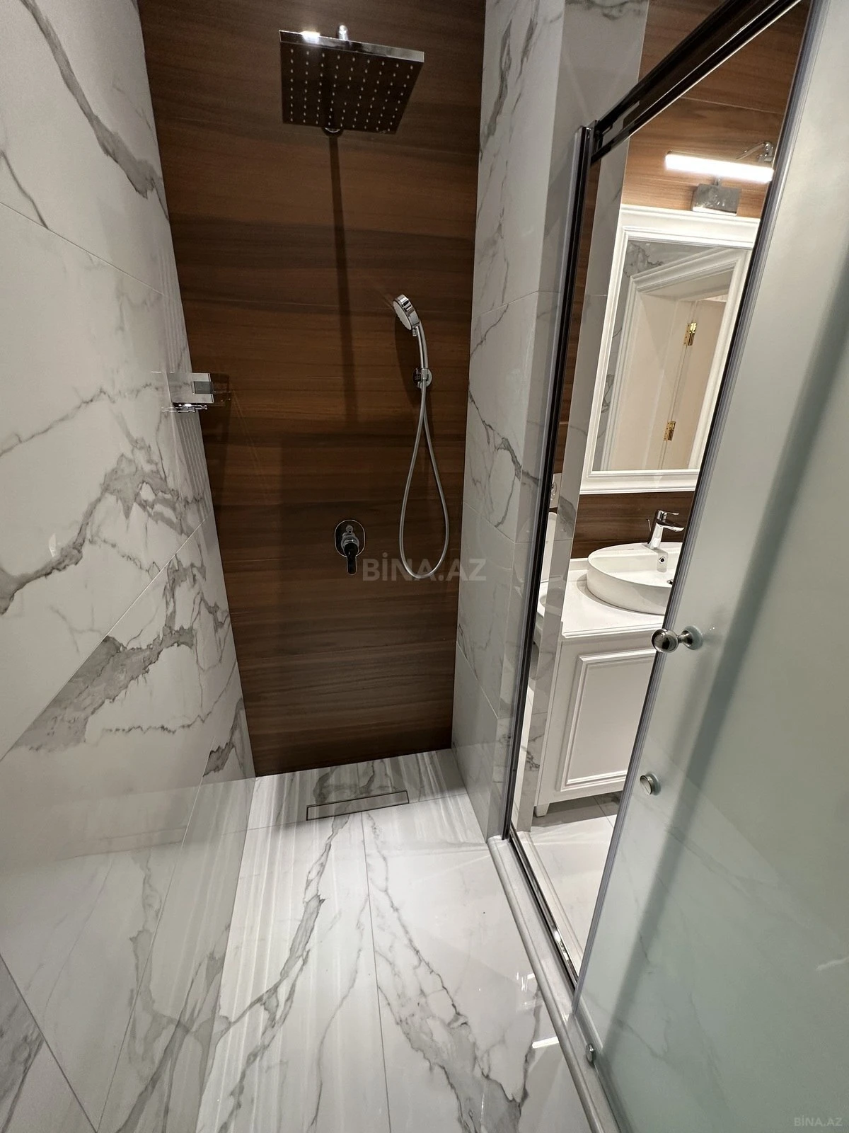 Kirayə verilir 4 otaqlı mənzil 180 m²