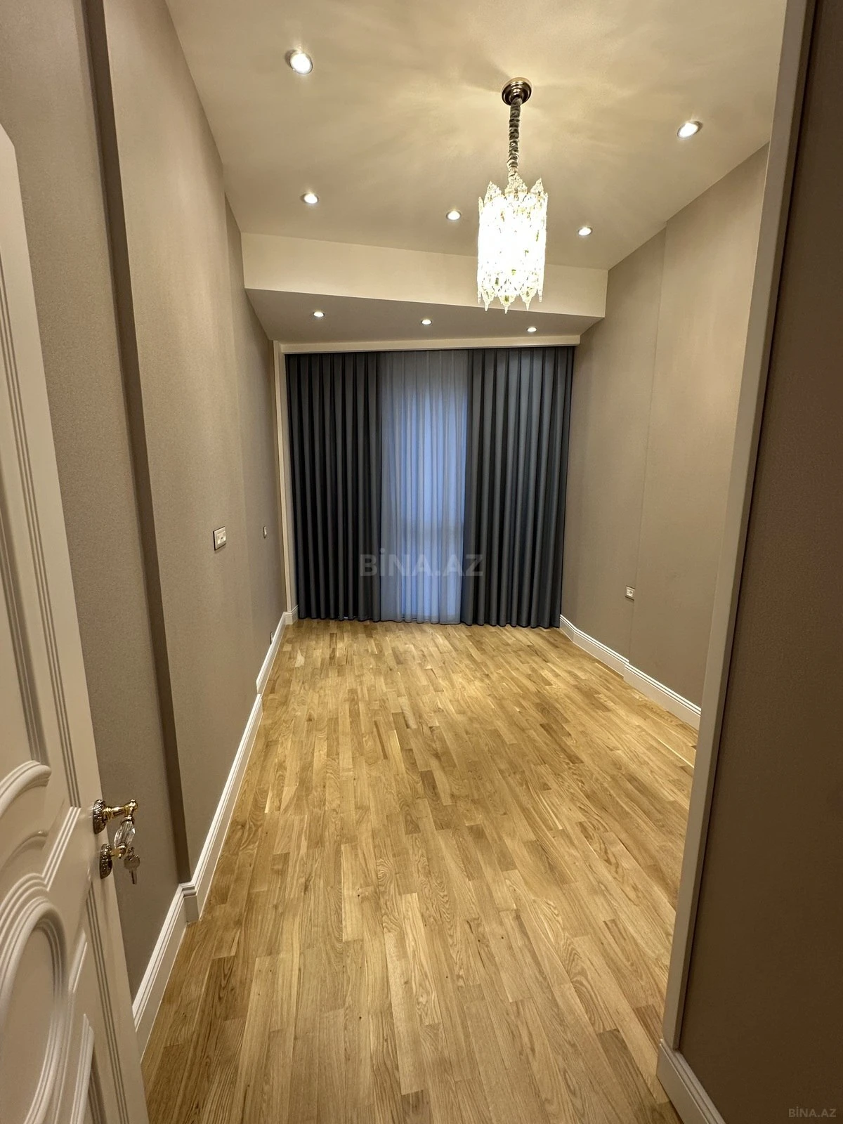Kirayə verilir 4 otaqlı mənzil 180 m²