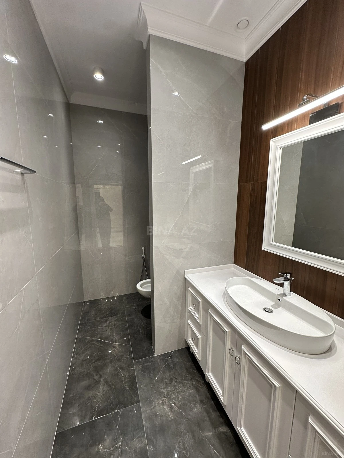 Kirayə verilir 4 otaqlı mənzil 180 m²
