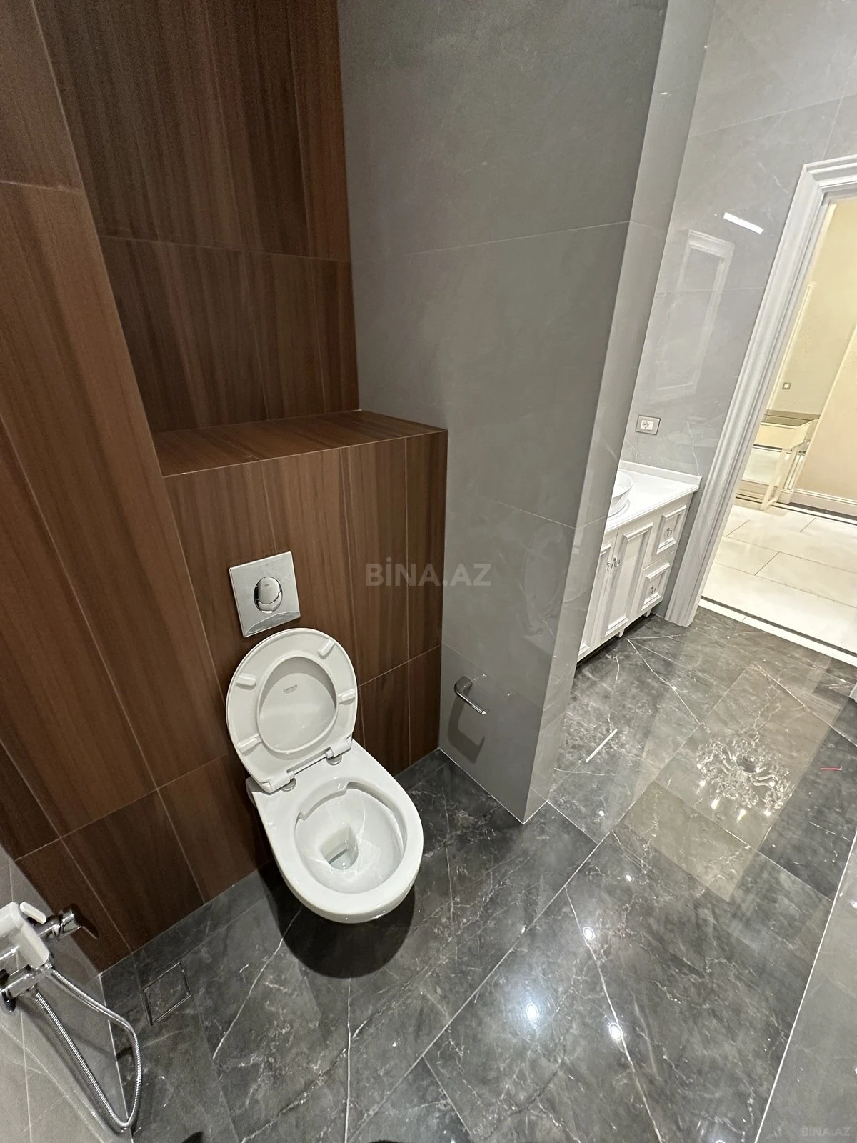 Kirayə verilir 4 otaqlı mənzil 180 m²