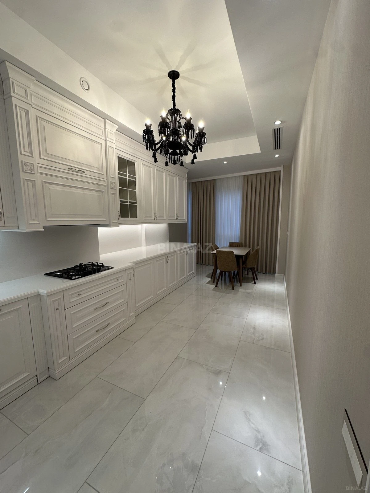 Kirayə verilir 4 otaqlı mənzil 180 m²