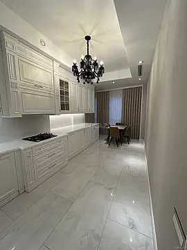 Kirayə verilir 4 otaqlı mənzil 180 m²