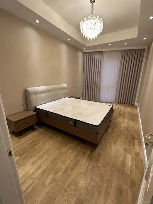 Kirayə verilir 4 otaqlı mənzil 180 m²