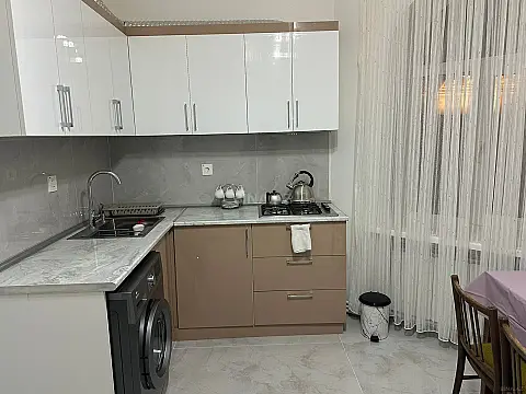 Kirayə verilir 2 otaqlı mənzil 80 m²