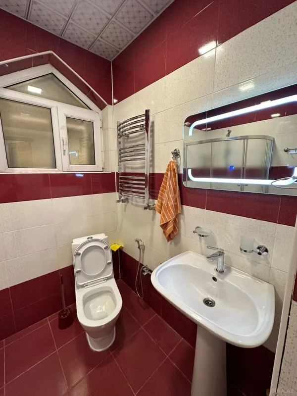 Kirayə verilir 2 otaqlı mənzil 80 m²
