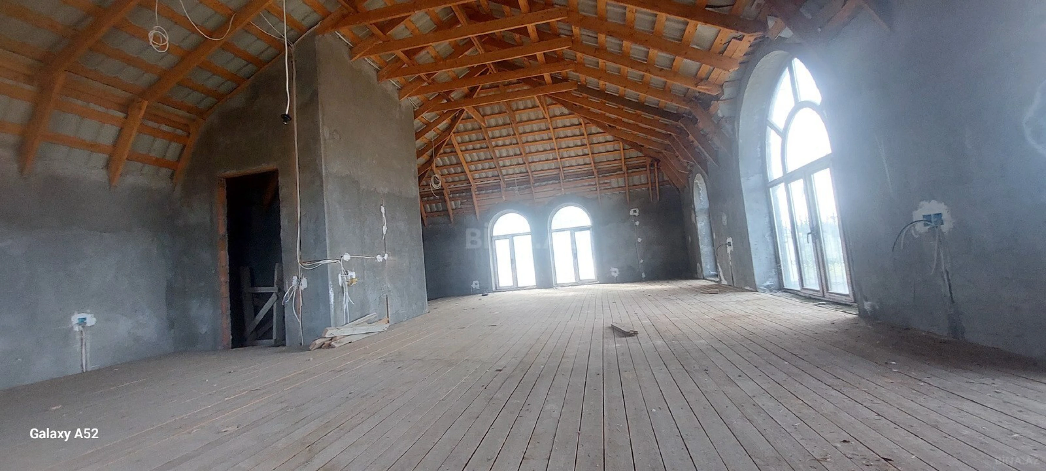 Satılır 5 otaqlı həyət evi 200 m²