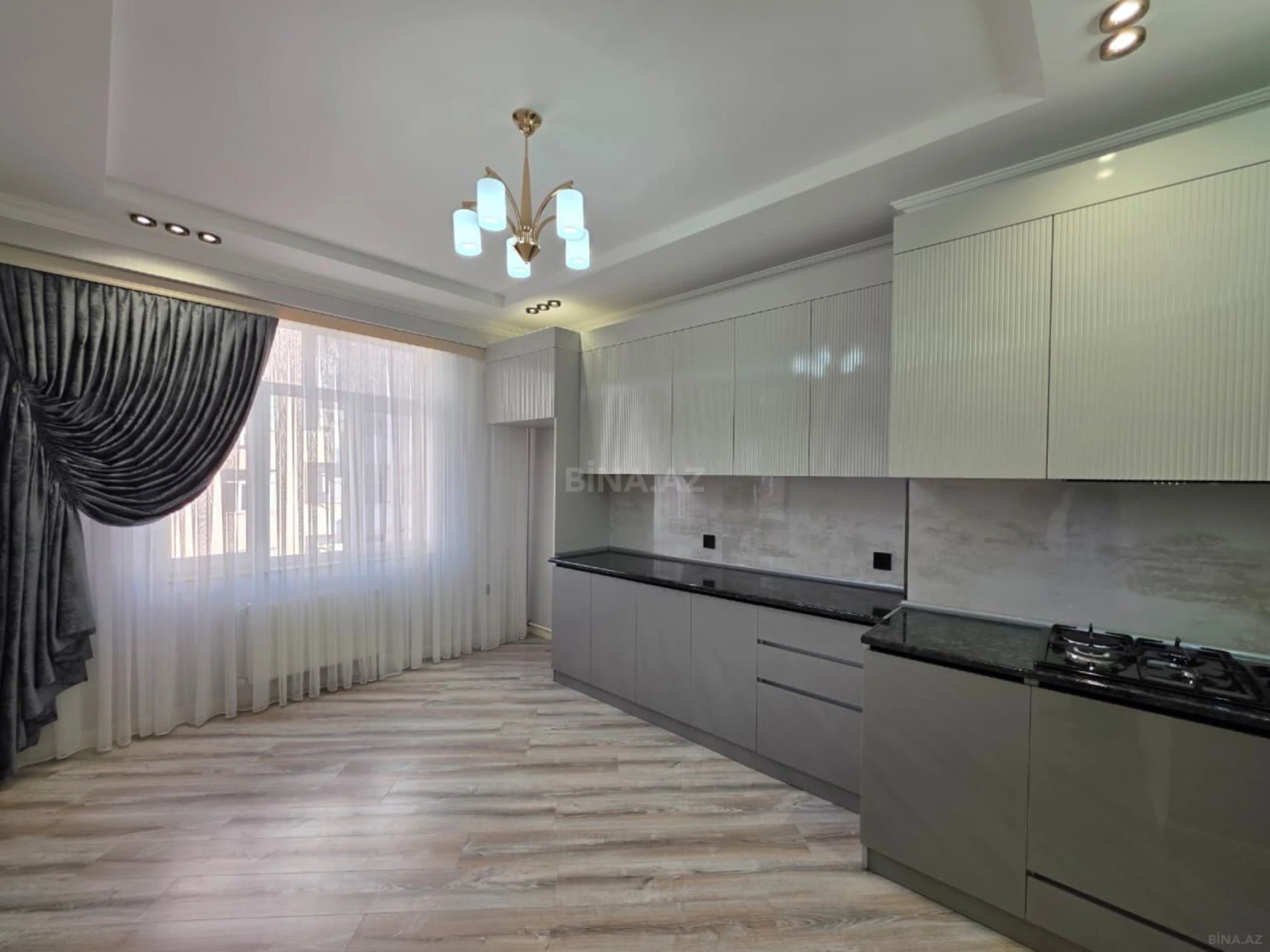 Satılır 3 otaqlı mənzil 98 m²