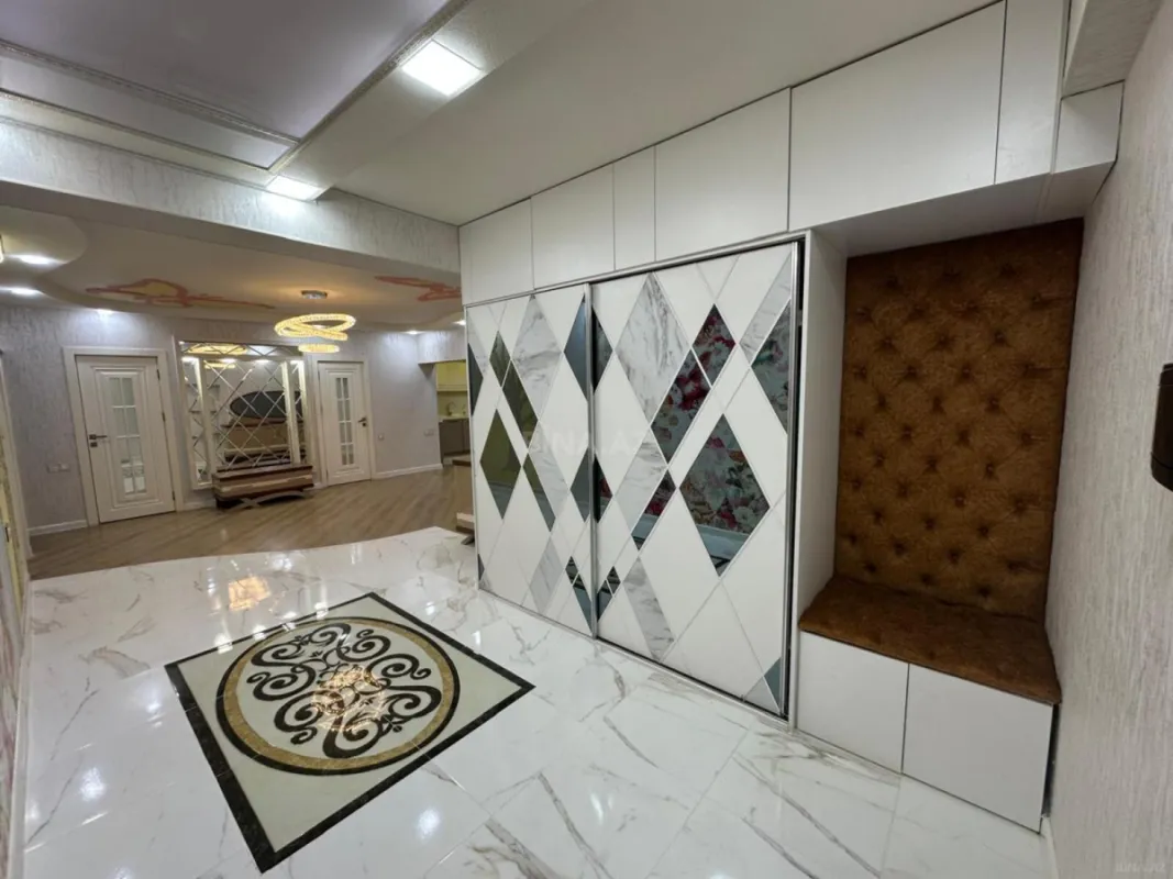 Satılır 3 otaqlı mənzil 135 m²