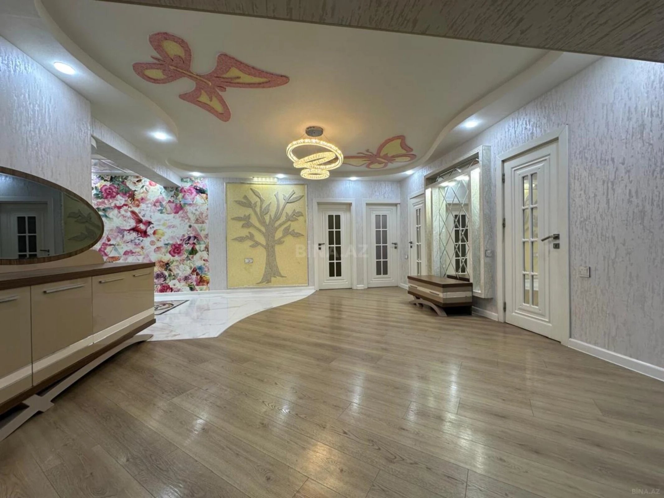 Satılır 3 otaqlı mənzil 135 m²