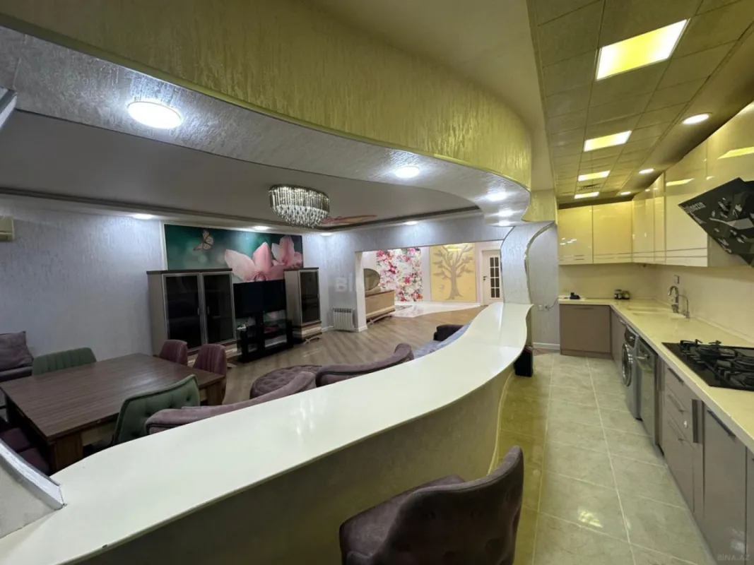 Satılır 3 otaqlı mənzil 135 m²