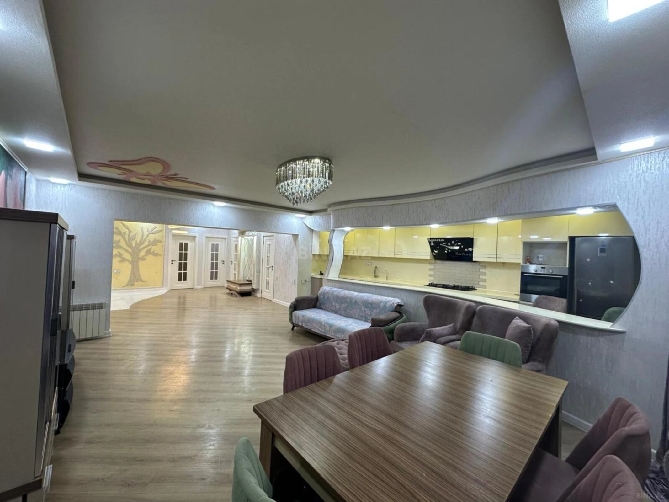 Satılır 3 otaqlı mənzil 135 m²