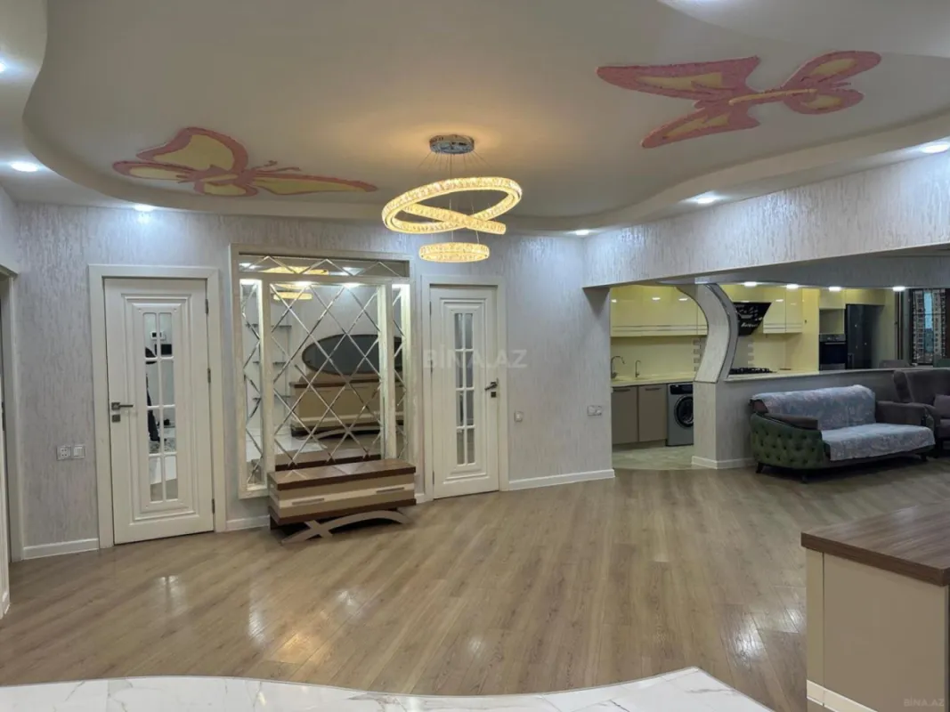 Satılır 3 otaqlı mənzil 135 m²