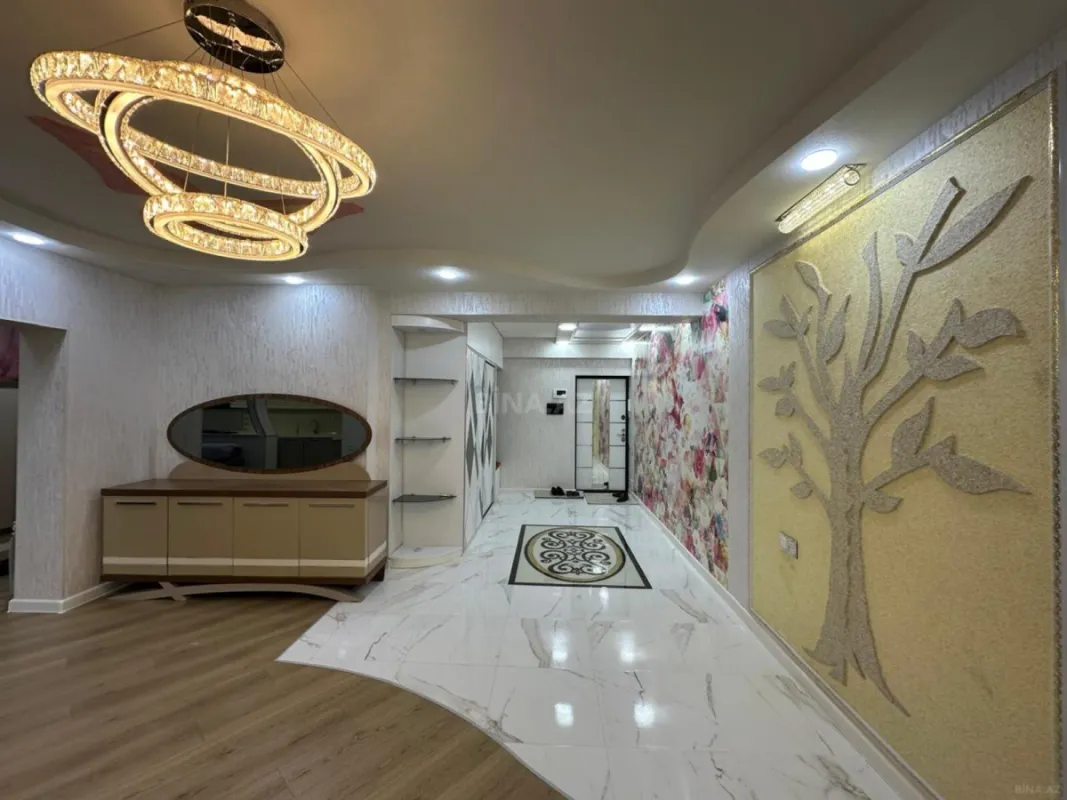 Satılır 3 otaqlı mənzil 135 m²