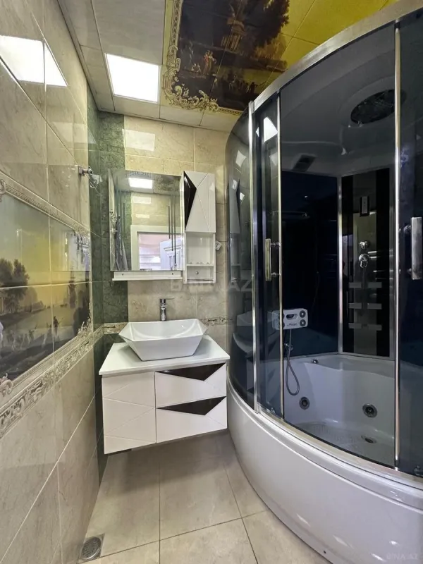 Satılır 3 otaqlı mənzil 135 m²