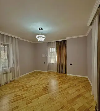 Satılır 6 otaqlı həyət evi 210 m²