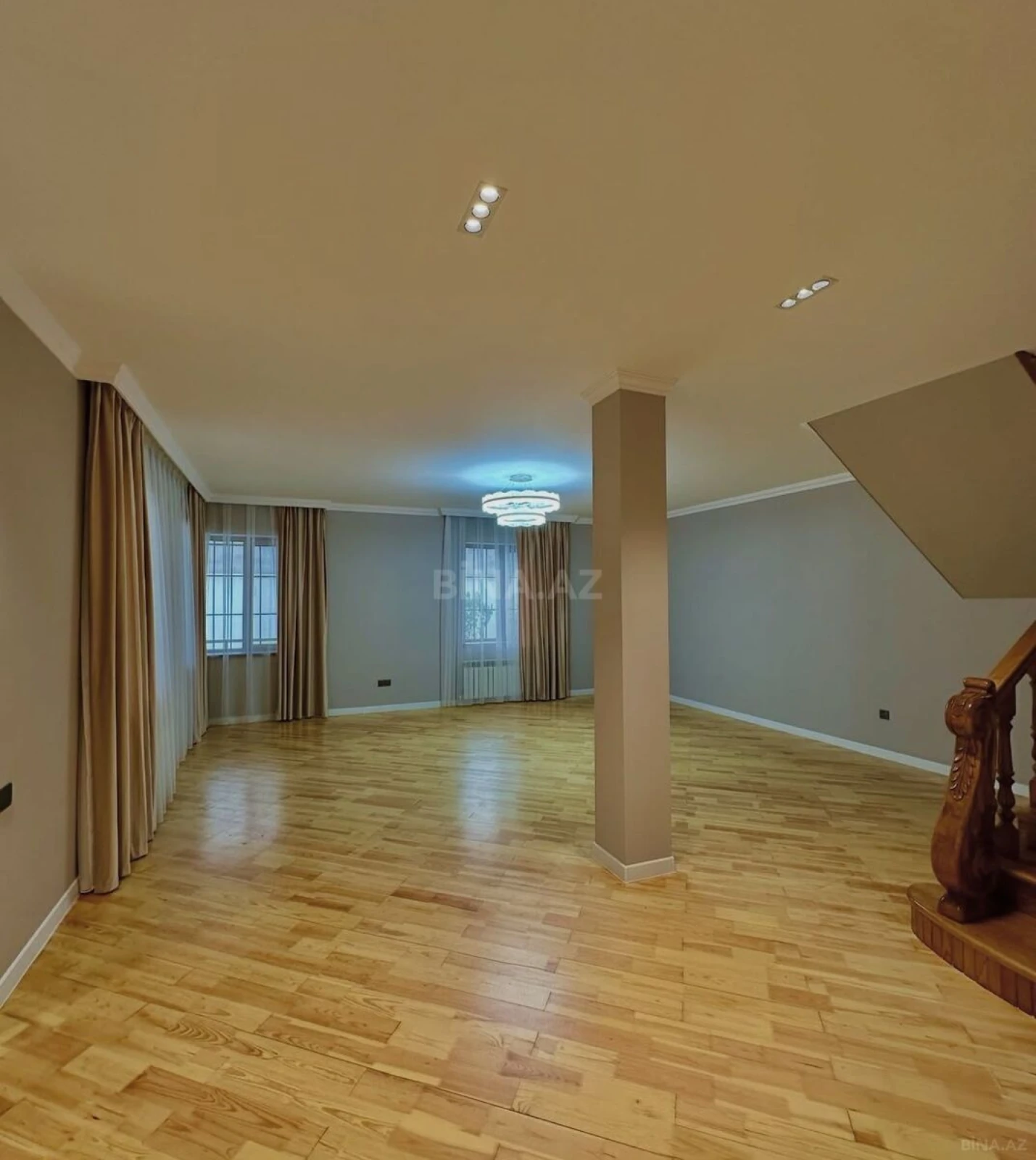 Satılır 6 otaqlı həyət evi 210 m²
