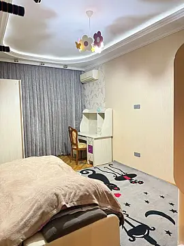 Satılır 3 otaqlı mənzil 140 m²