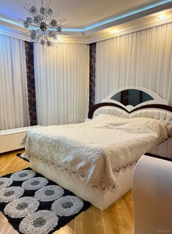 Satılır 3 otaqlı mənzil 140 m²