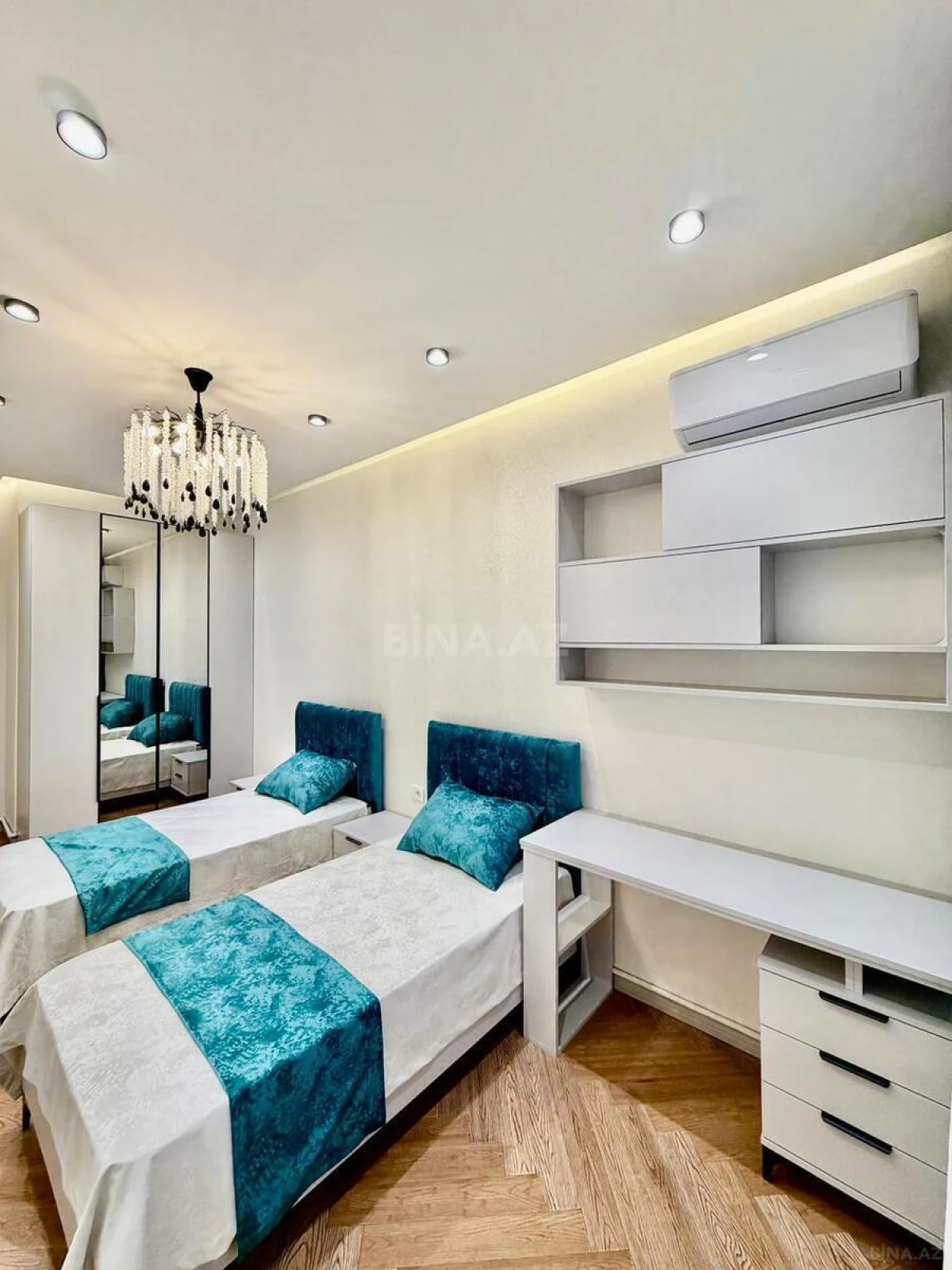 Satılır 3 otaqlı mənzil 108 m²