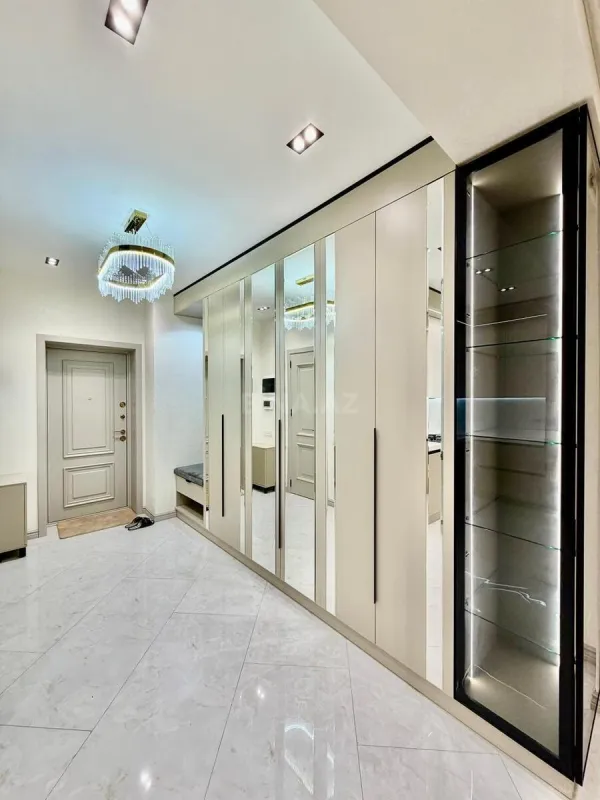 Satılır 3 otaqlı mənzil 108 m²