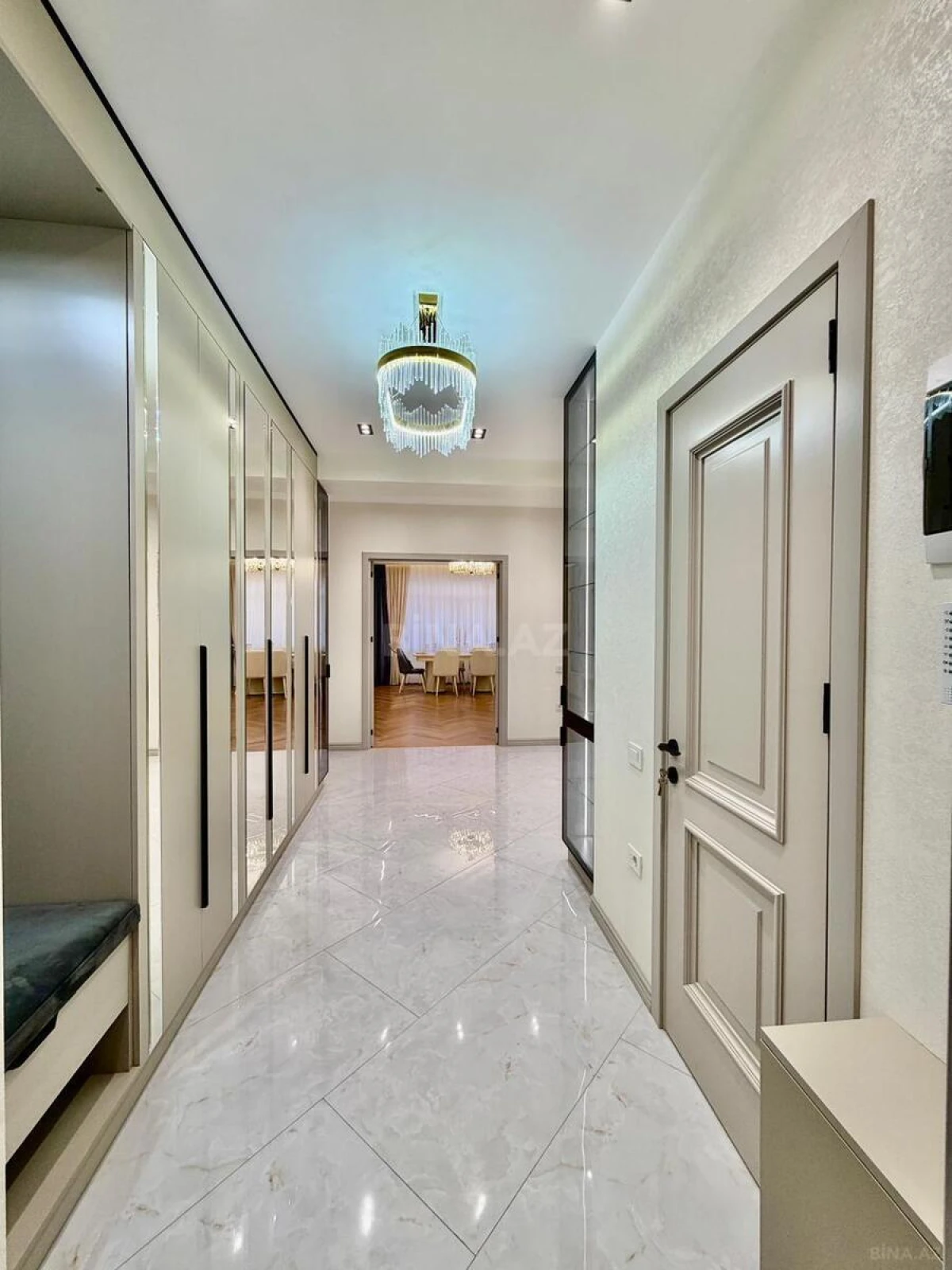 Satılır 3 otaqlı mənzil 108 m²