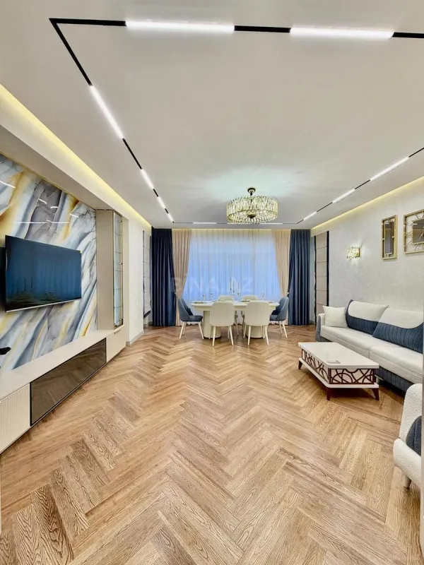 Satılır 3 otaqlı mənzil 108 m²