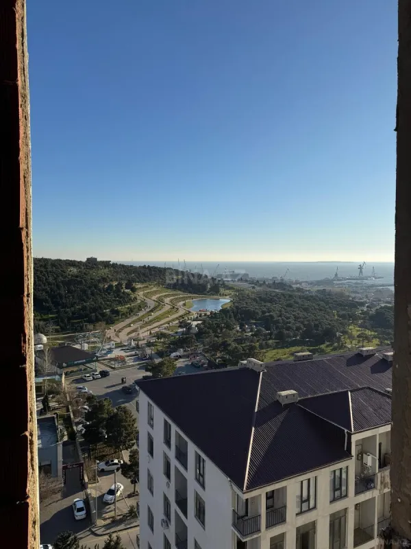 Satılır 2 otaqlı mənzil 82 m²