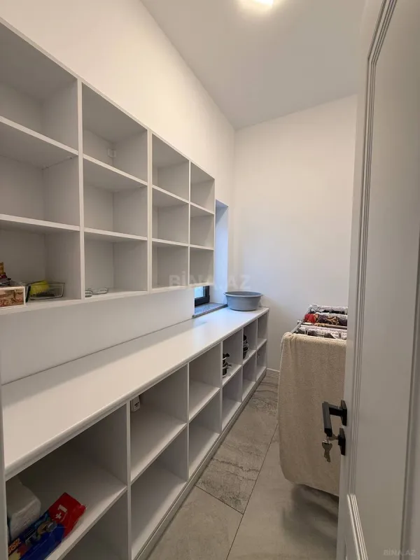 Satılır 4 otaqlı həyət evi 240 m²