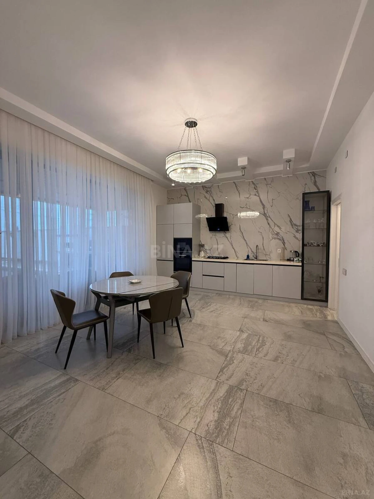 Satılır 4 otaqlı həyət evi 240 m²