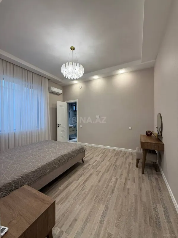 Satılır 4 otaqlı həyət evi 240 m²