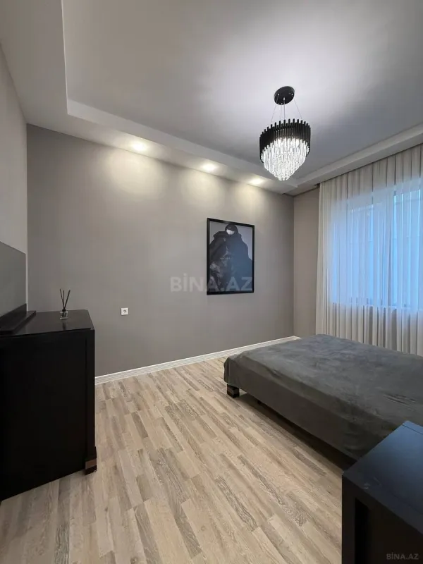 Satılır 4 otaqlı həyət evi 240 m²