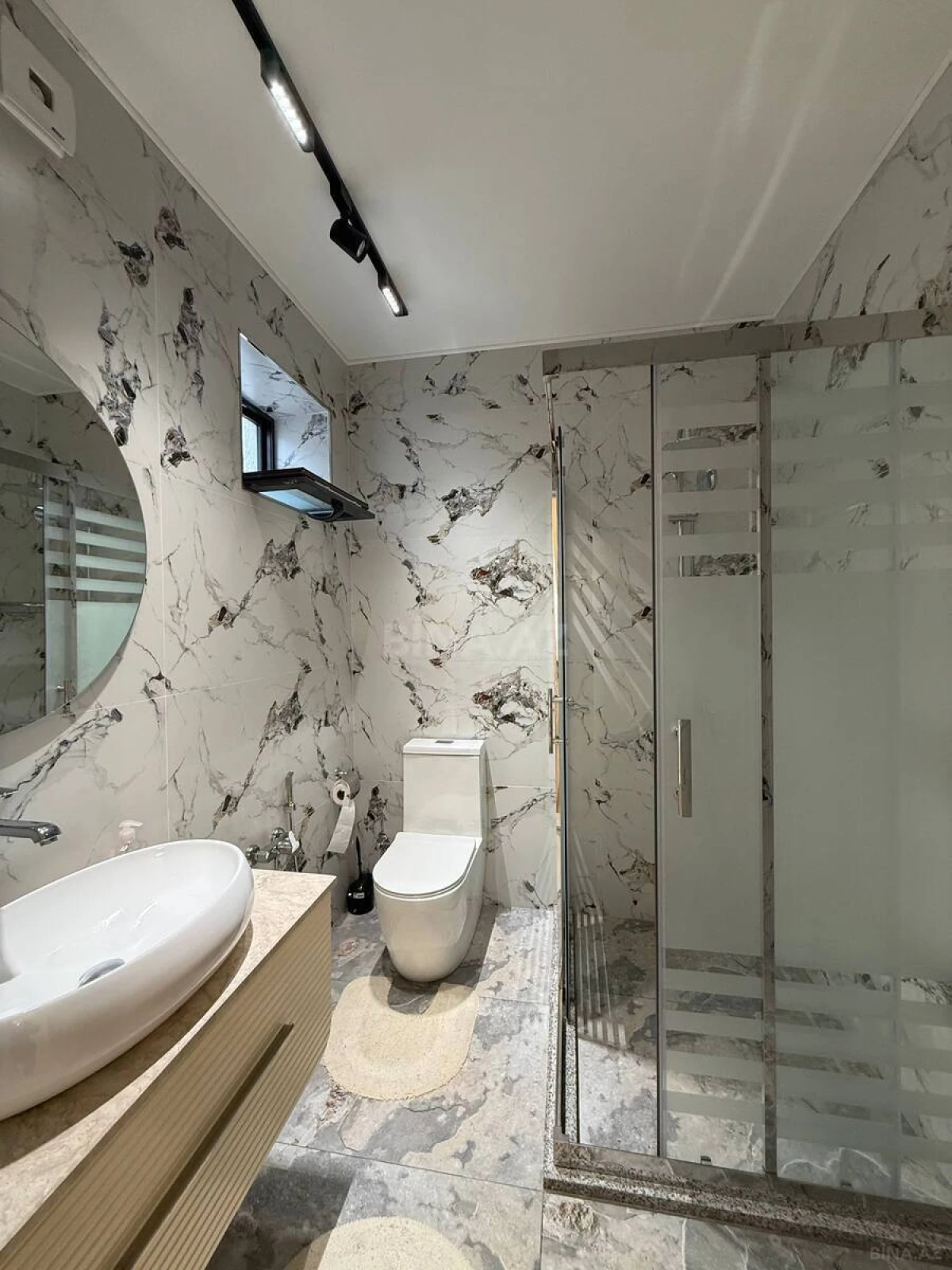 Satılır 4 otaqlı həyət evi 240 m²