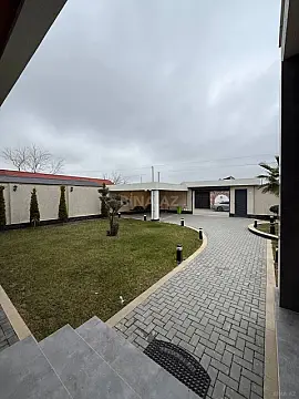 Satılır 4 otaqlı həyət evi 240 m²