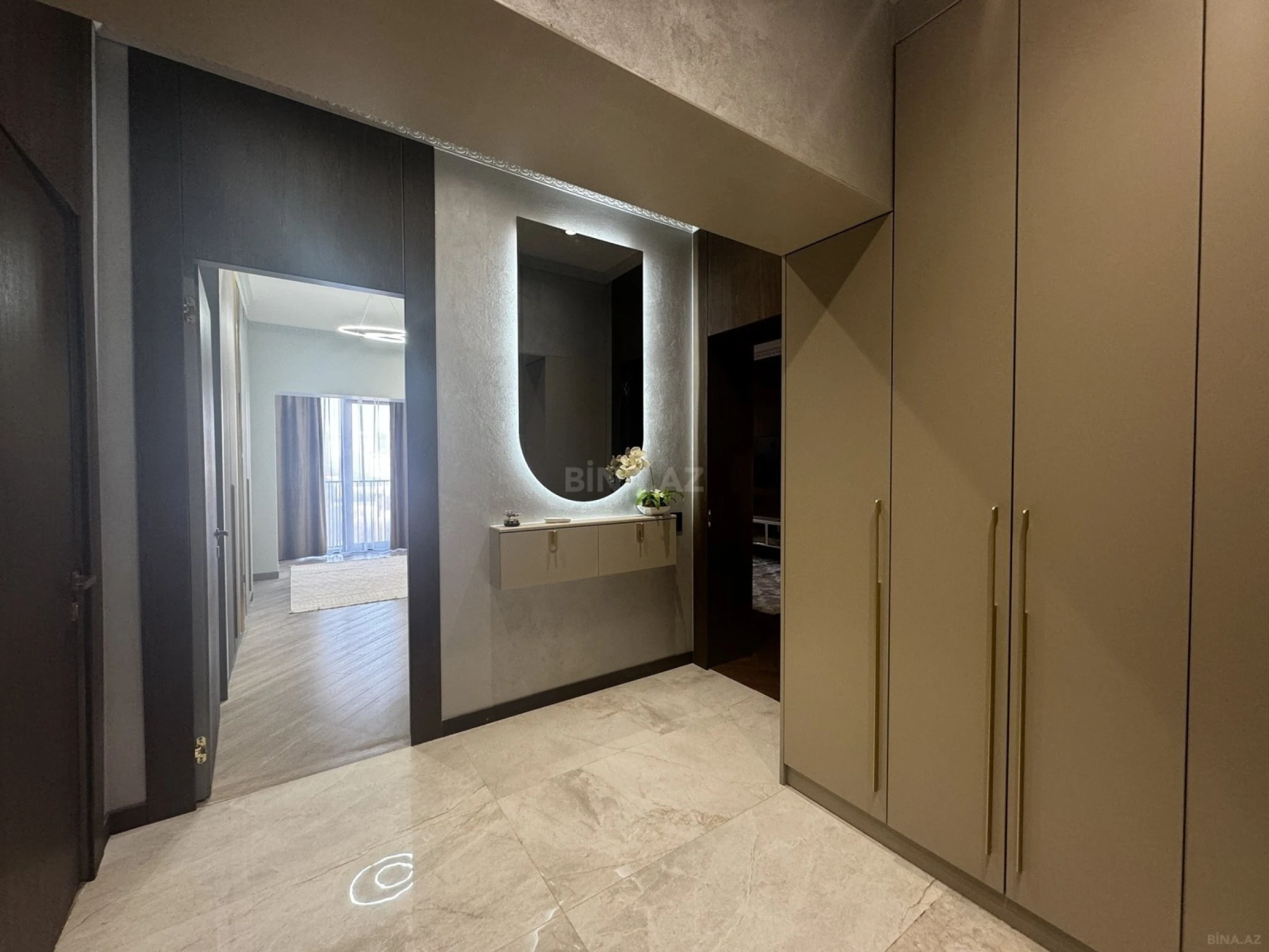 Satılır 3 otaqlı mənzil 92 m²