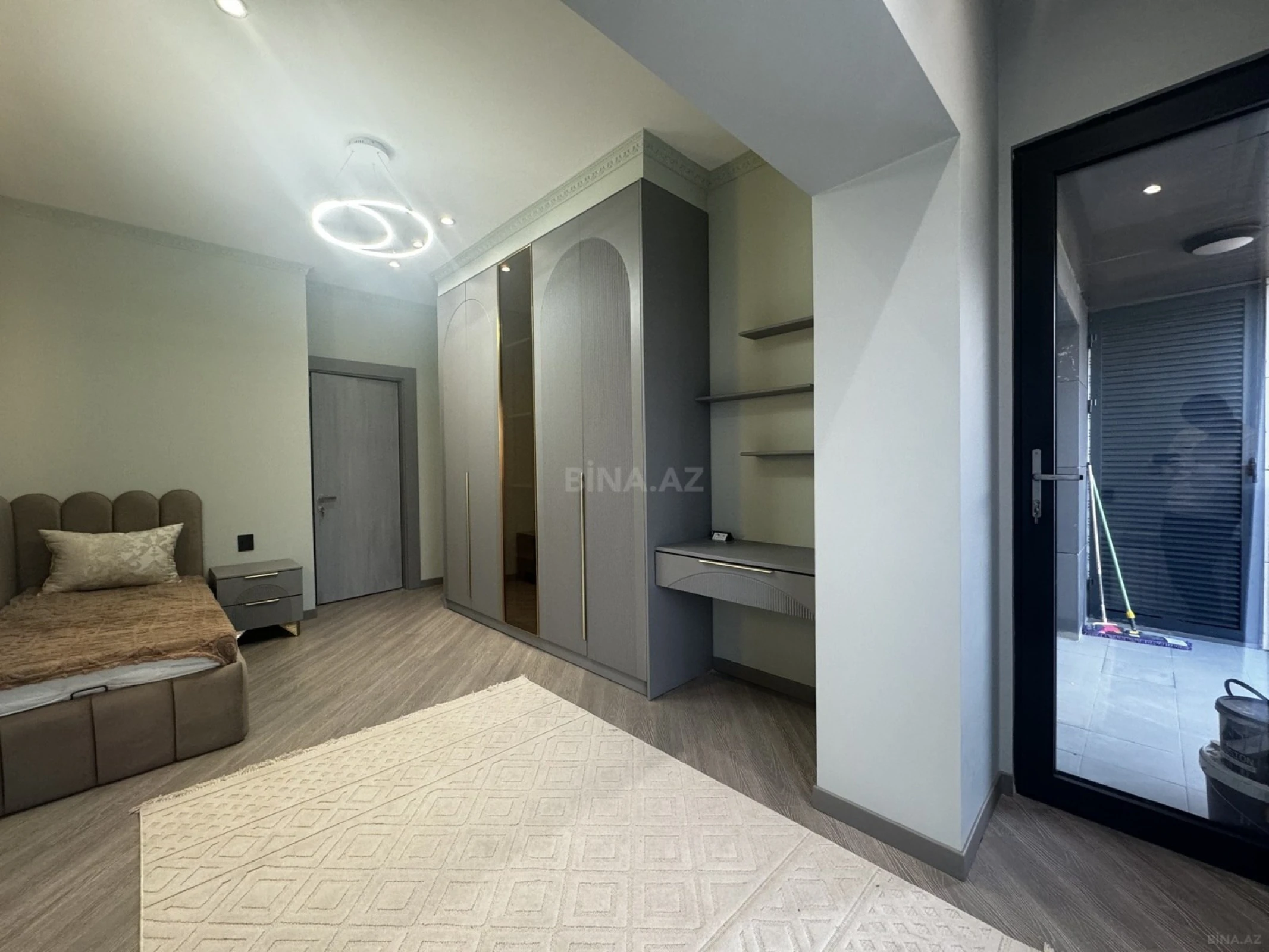 Satılır 3 otaqlı mənzil 92 m²