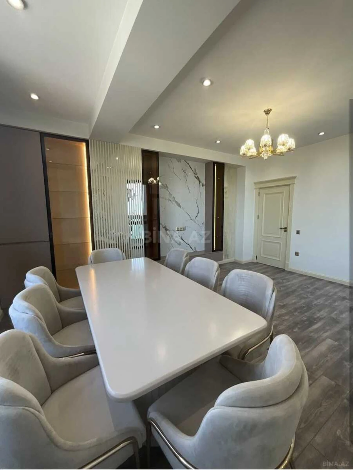 Satılır 3 otaqlı mənzil 101 m²